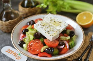 Греческий салат с сельдереем - фото шаг 7