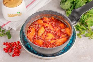 Варенье из красной смородины и персиков - фото шаг 6