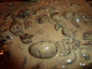 Свинина с грибами на сковороде - фото шаг 3