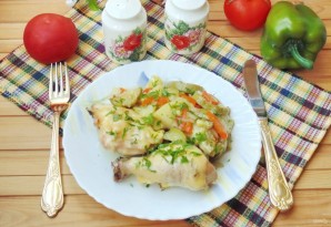 Курица запеченная с кабачками и картофелем в духовке - фото шаг 10