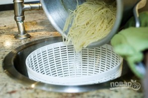 Спагетти с курицей и сыром - фото шаг 3