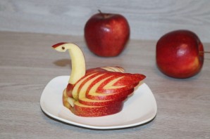 Лебедь из яблока - фото шаг 10