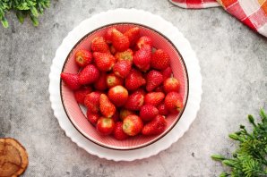 Клубника, протертая в сиропе - фото шаг 4