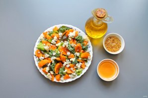 Салат с хурмой и голубым сыром - фото шаг 6