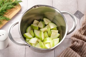 Блинчики из кабачков с курицей - фото шаг 2