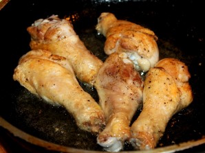 Куриная голень на сковороде - фото шаг 2