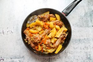 Пряное рагу из утки с картофелем, морковью и сельдереем - фото шаг 7