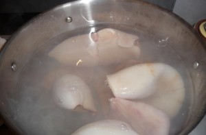 Кальмары в сливочном соусе - фото шаг 2