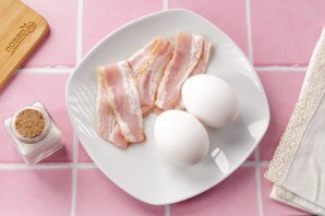 Яичница с беконом - фото шаг 1