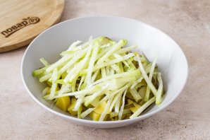 Салат из редьки и картофеля - фото шаг 5