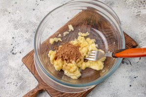 Десерт из ряженки с бананом и какао - фото шаг 4