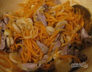 Салат с куриными сердечками и морковкой - фото шаг 11