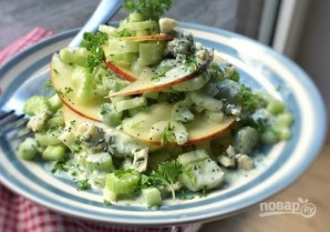 Салат с сельдереем, яблоком и голубым сыром - фото шаг 6