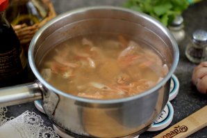 Суп с фунчозой и креветками - фото шаг 3