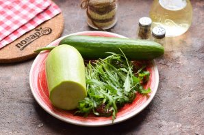 Салат с рукколой и кабачком - фото шаг 1