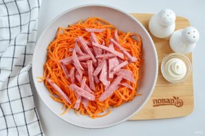 Салат с корейской морковью и сухариками - фото шаг 3