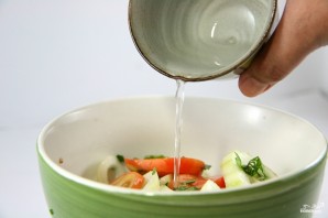 Салат из огурцов и лука - фото шаг 3