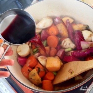 Тушеные овощи с красным вином и мускатным орехом - фото шаг 4