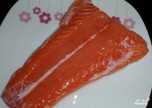 Омлет с лососем - фото шаг 1