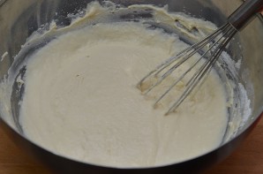 Дрожжевые оладьи на молоке - фото шаг 2