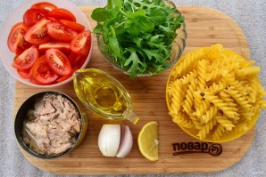Паста-салат с консервированным тунцом - фото шаг 1
