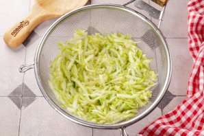 Оладьи из кабачков в аэрогриле - фото шаг 2