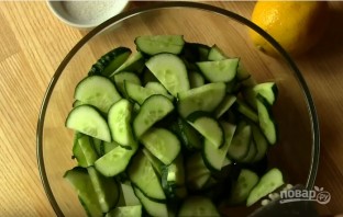 Легкий весенний салат с огурцами - фото шаг 1