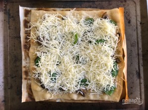 Пицца с луком и шампиньонами - фото шаг 5