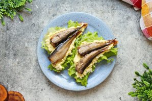 Бутерброды со шпротами - фото шаг 7