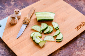 Салат с форелью и авокадо - фото шаг 2