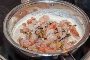 Паста с морепродуктами в сливочном соусе - фото шаг 4