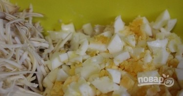 Салат из колбасного сыра "Брутальный" - фото шаг 2