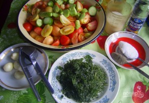 Салат на зиму из помидоров и огурцов - фото шаг 1