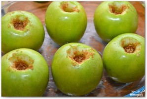 Запеченные яблоки с кедровыми орешками - фото шаг 4