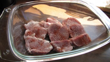 Мясо с брокколи в духовке - фото шаг 1