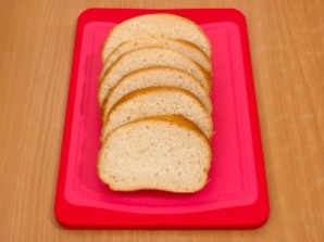 Запеченные бутерброды со шпротами - фото шаг 1