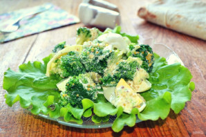 Салат с брокколи и яйцом - фото шаг 9