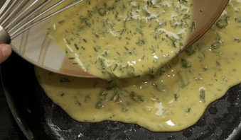 Омлет с сыром и зеленью - фото шаг 6
