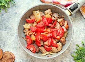 Свинина с кабачками и помидорами - фото шаг 6