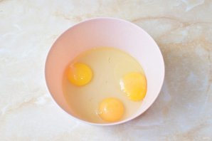 Омлет пышный на сковороде - фото шаг 2