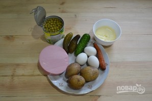 Салат "Оливье" с солеными и свежими огурцами - фото шаг 1