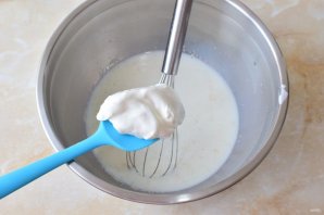 Блины на молоке дрожжевые - фото шаг 4