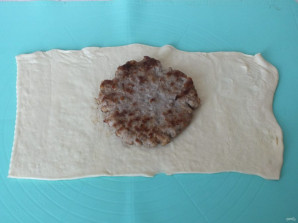 Пирог "Чизбургер" из слоёного теста - фото шаг 6