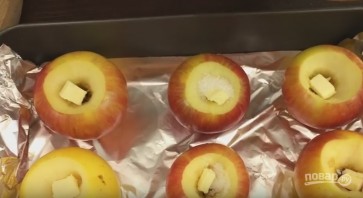 Запеченные яблоки с орехами и изюмом - фото шаг 3