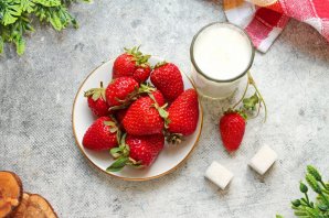 Клубника с кефиром - фото шаг 1