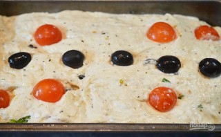 Сырный хлеб с маслинами и помидорами черри - фото шаг 5