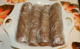 Кондитерская колбаска со сгущенкой - фото шаг 4