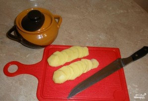 Картофель со сметаной в горшочках - фото шаг 1