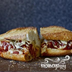Сэндвичи с фрикадельками, сыром и луком - фото шаг 6