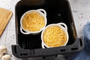 Жульен с грибами в аэрогриле - фото шаг 19